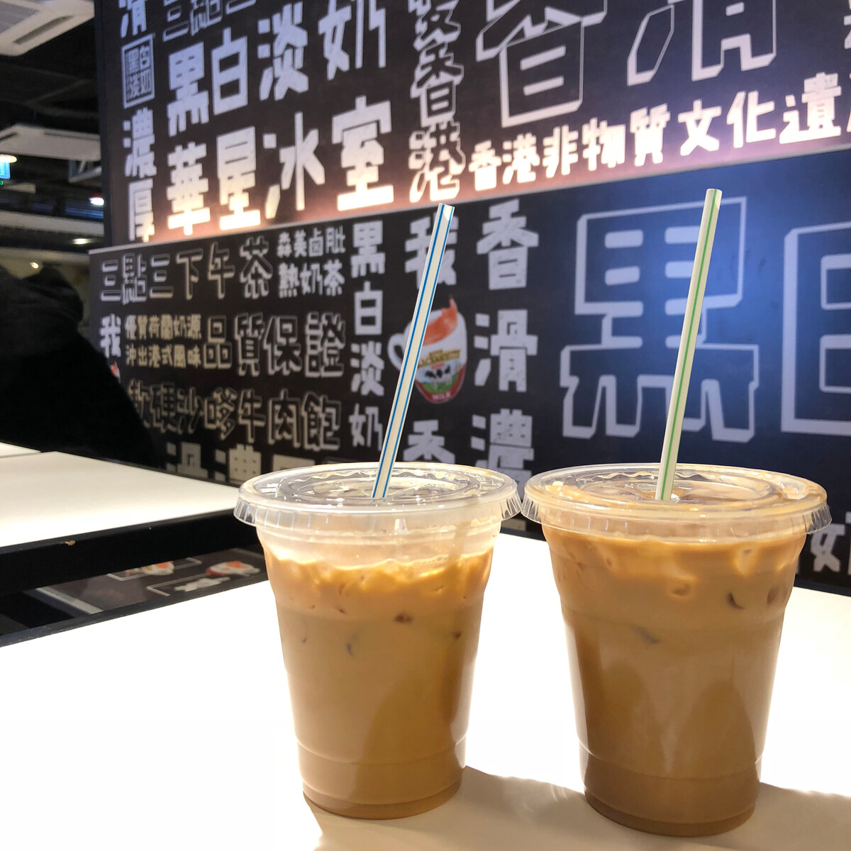「秋天的第一杯奶茶」冻奶一杯。