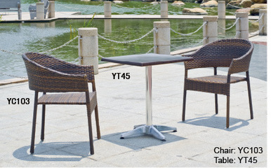 热销PE藤桌椅组合 打造休闲区与奶茶咖啡店的理想之选